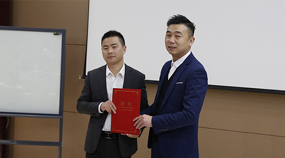 头条！总经理亲自颁发聘书，科恩电器商学院迎来新校长！